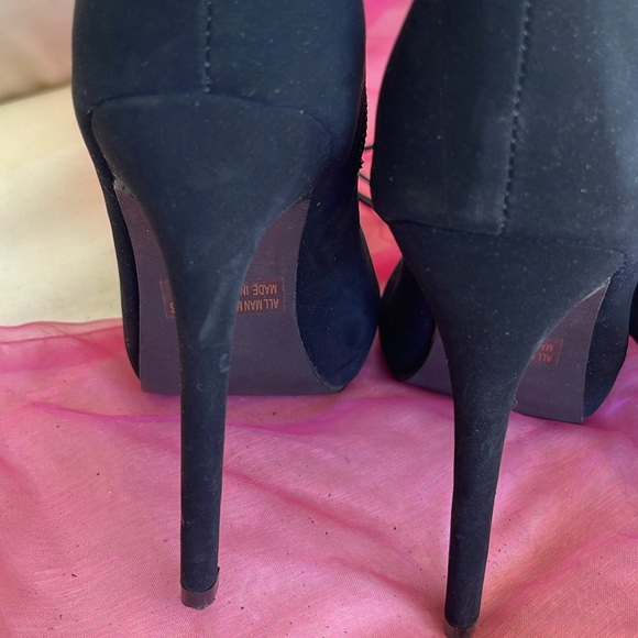 Glaze Black Lace-Up Women's Boots - Picture 4 of 7